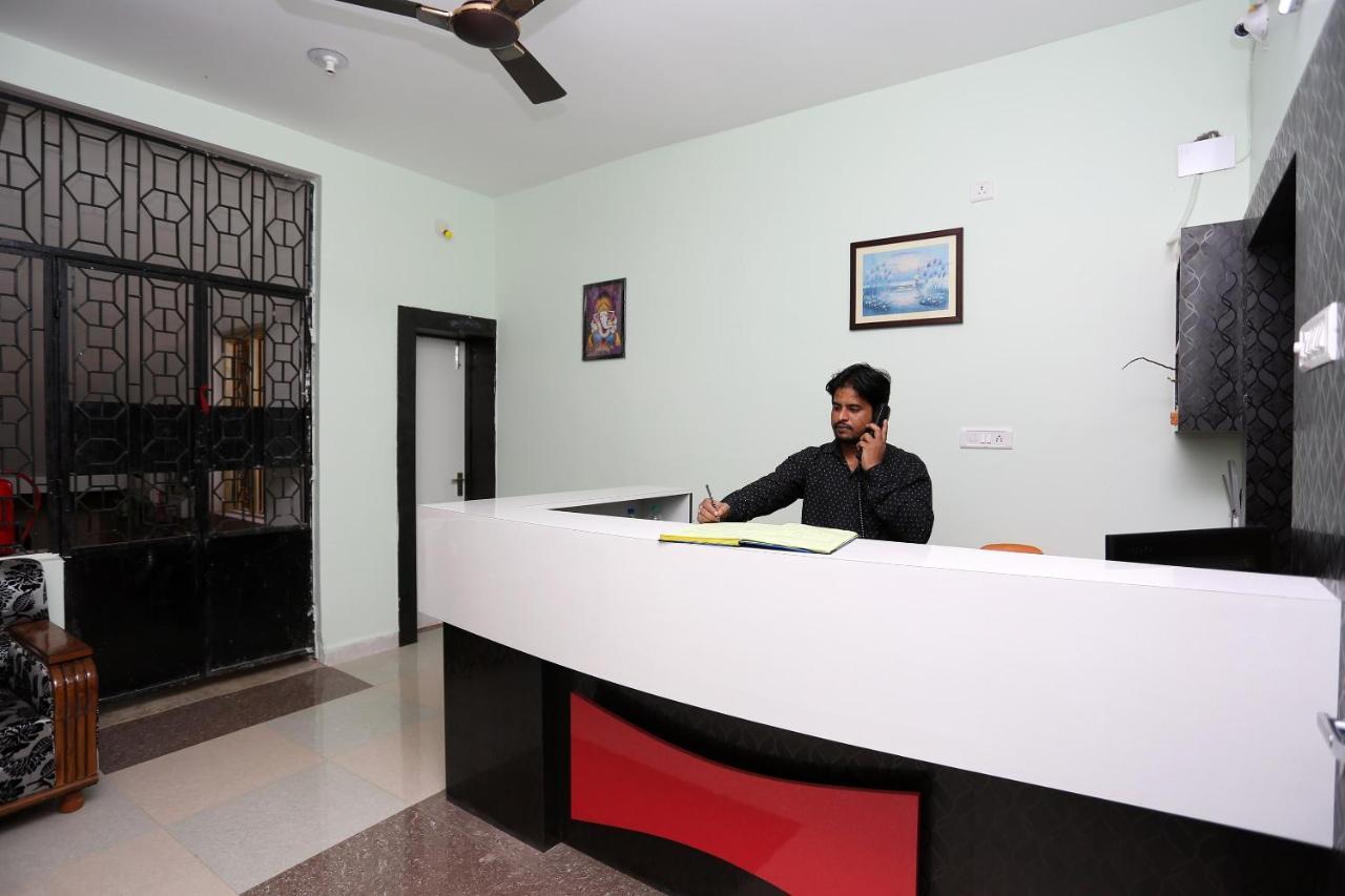 Oyo 24317 Aditya Guest House 3 Bhubaneswar Bagian luar foto