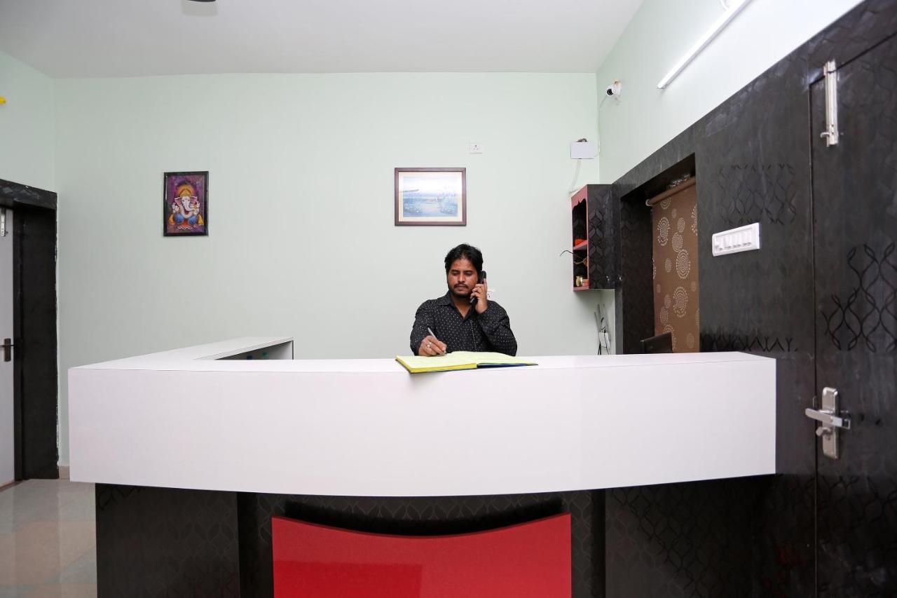Oyo 24317 Aditya Guest House 3 Bhubaneswar Bagian luar foto